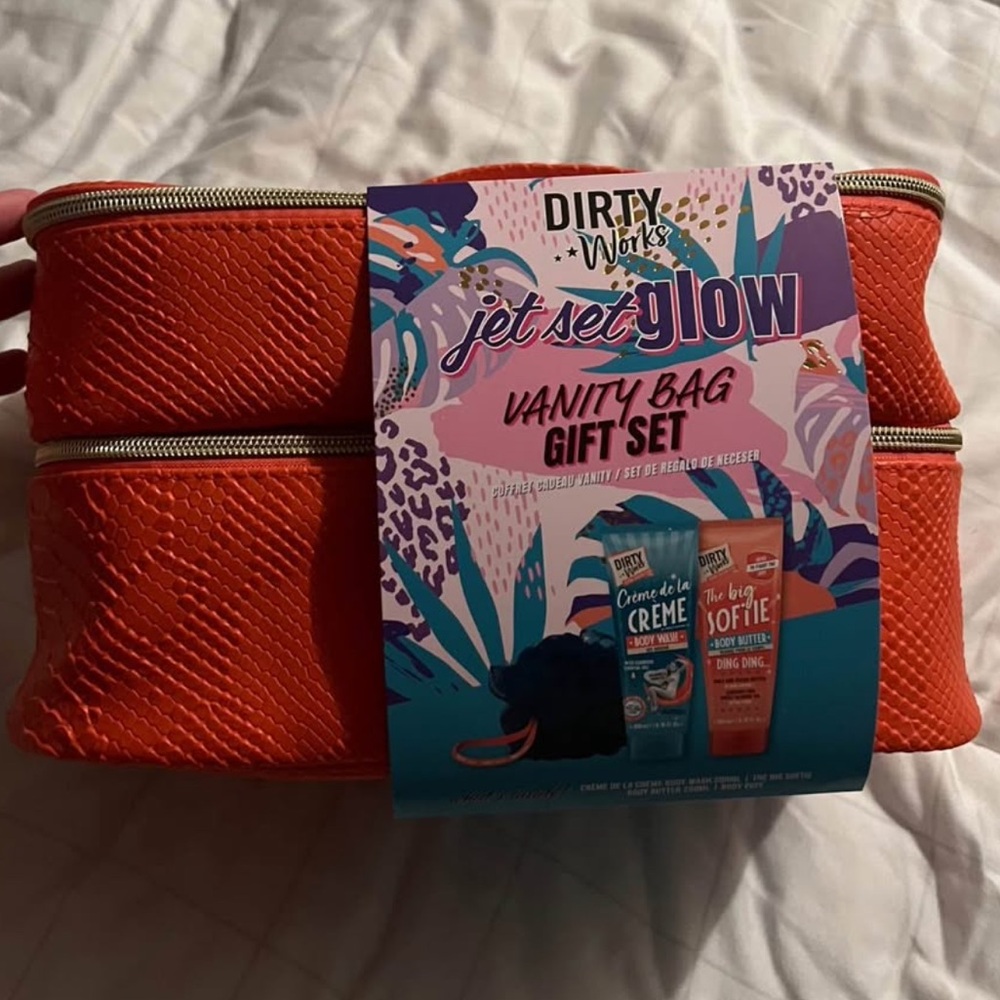 Dirty Works Jet Set Glow Vanity Bag Gift Set